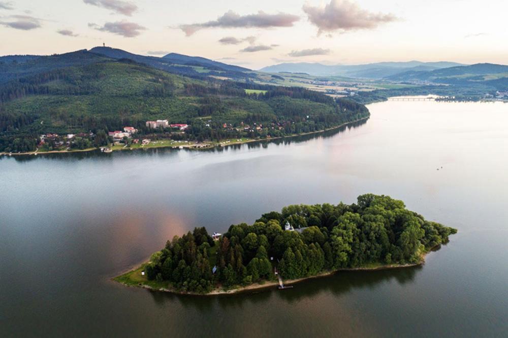 2- Postelova Izba S Kupelnou Emka V Penzion Trstená Buitenkant foto